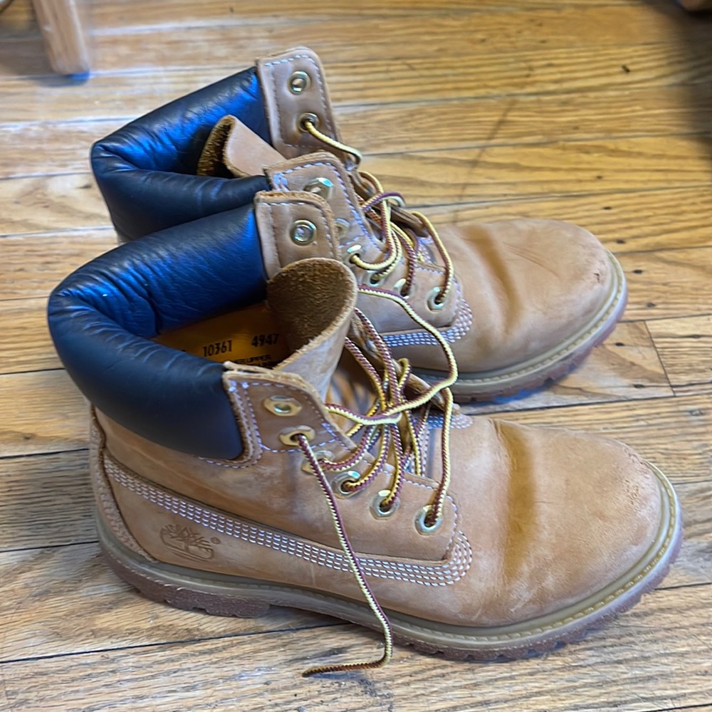 size 6 womens timberlands! gently used ON HOLD DO NOT BUY